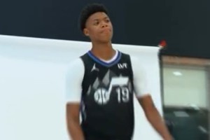 华体会体育官网-定了19号！爵士公布贝利球衣号码 此前尚未确定拍照均故意遮挡