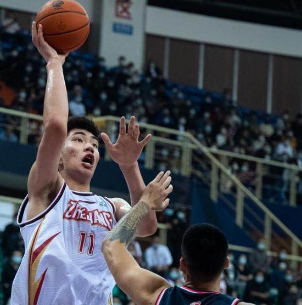 2021级新秀登场即惊艳 新人集体爆发还应理性看待