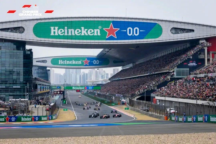 华体会官方-2026上海F1大奖赛落幕，梅赛德斯包揽冠亚军，三天观赛23万人次|宝山|中国大奖赛|Formula 1|刘易斯·汉密尔顿|乔治·拉塞尔_新浪体育_新浪新闻